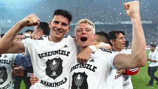 Andreas Beck şampiyonluk kutlamasında Hakan Peker'in şarkısıyla coştu - Beşiktaş Haberleri