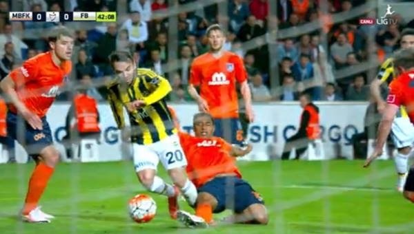 Başakşehir maçında penaltı itirazları