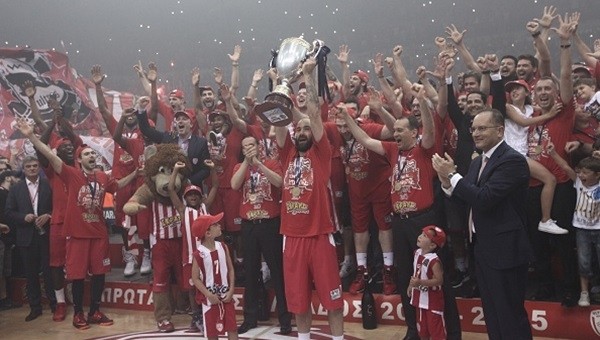 Basketbol Haberleri: Olympiakos, Panathinaikos'u devirdi, şampiyon oldu!