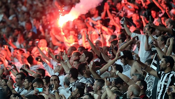 Beşiktaşlı taraftarlardan derbi tepkisi