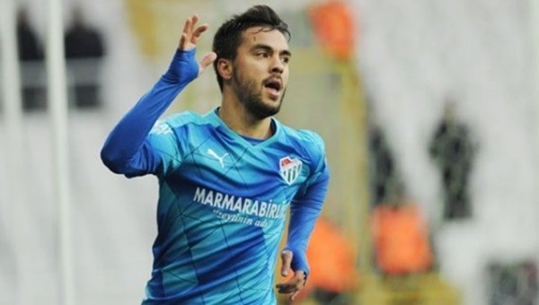 Bursasporlu futbolcu 6 saatte 2 maça çıktı!