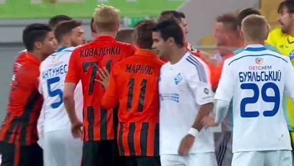 Dinamo Kiev - Shakhtar Donetsk maçında büyük olaylar - İZLE