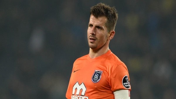 Emre Belözoğlu'ndan eleştirilere sert tepki