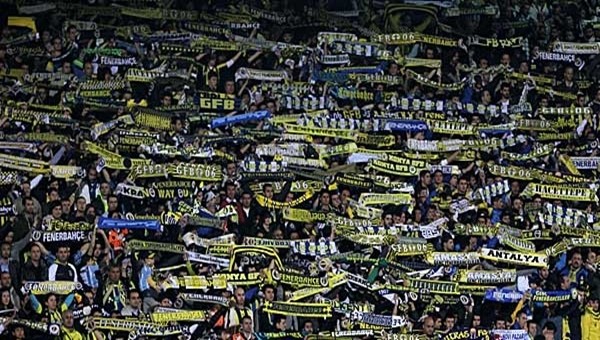 Fenerbahçe - Gaziantepspor maçında 'Türkiye laiktir, laik kalacak' tezahüratı