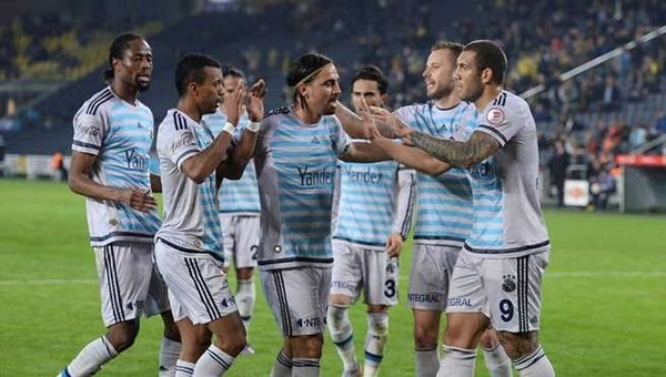 Fenerbahçe finalde ezeli rakiplerine takılıyor