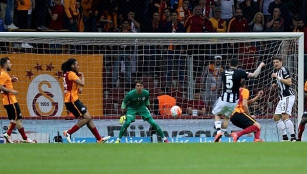 Fernando Muslera, mağlubiyete engel olamadı