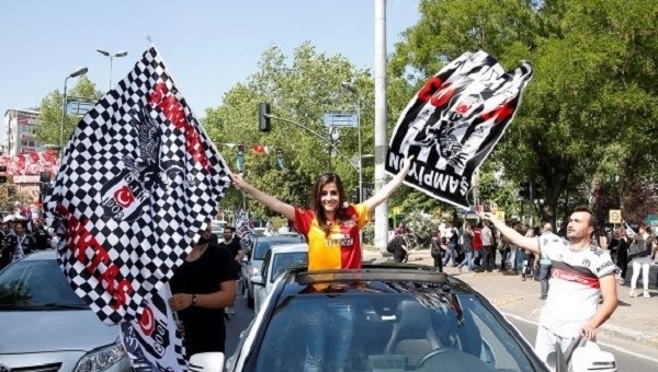 Galatasaray formalı taraftar Beşiktaş'ta şampiyonluk turu attı - Süper Lig Haberleri