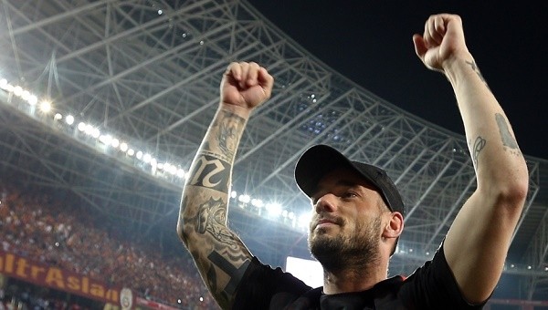 Sneijder'den 'Fener Ağlama' göndermesi - İZLE