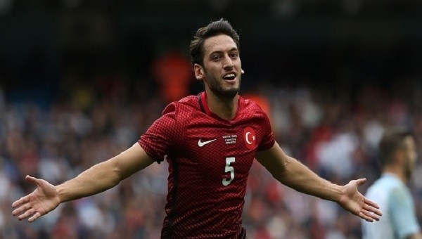 Hakan Çalhanoğlu'nu tarihe geçiren gol!