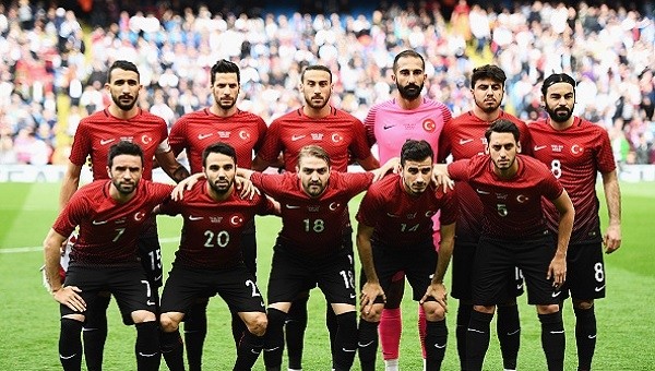 İngiltere'de İstiklal Marşımız ıslıklandı!