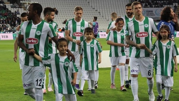 İşaret diliyle  Konyaspor geliyor bak