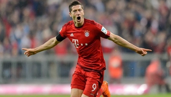 Lewandowski, 39 yıl sonra barajı geçti!