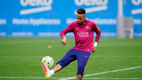 Neymar sözleşmesini 2022'ye kadar uzattı