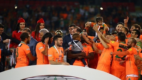 Alanyaspor 10 yıllık tarihi değiştirdi