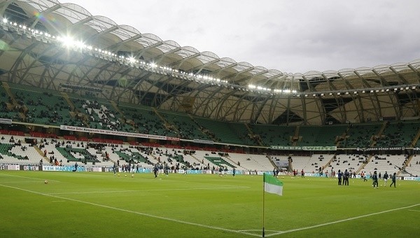 Torku Konyaspor - Beşiktaş maçında Yıldırım Demirören'e protesto - Süper Lig Haberleri