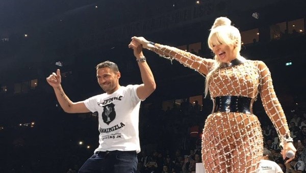 Dusko Tosic'in eşi Jelena Karleusa'nın Vodafone Arena şampiyonluk kutlamasındaki şarkıları - İZLE