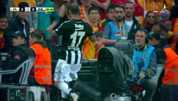 TT Arena'da Ricardo Quaresma'ya tepki