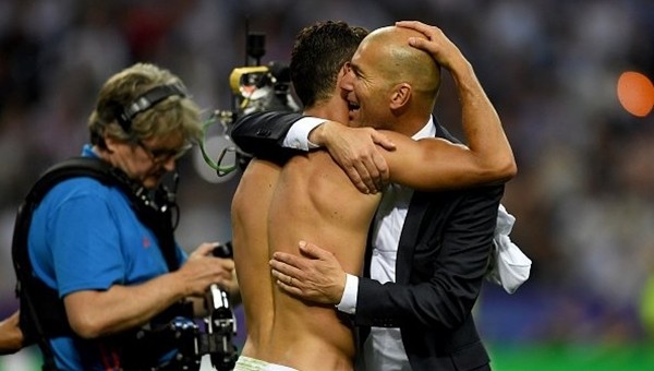 Şampiyonlar Ligi Haberleri: Zinedine Zidane tarihin 7. harikası oldu