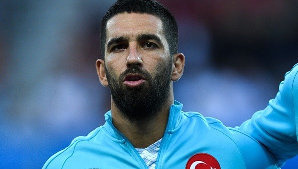 Euro 2016 Türkiye - İspanya maçında protesto edilen Arda Turan'a instagramda yoğun destek