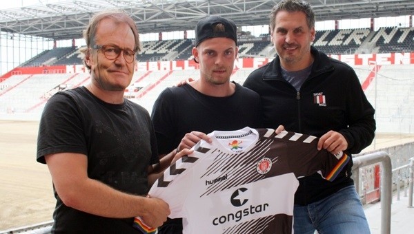  St. Pauli'de görülmemiş imza töreni!