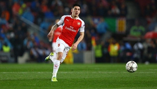  Dani Alves yerine Hector Bellerin