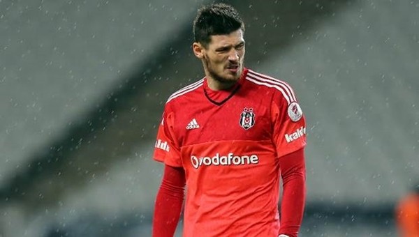 Beşiktaş Transfer Haberleri: Denys Boyko takımda kalıyor mu?