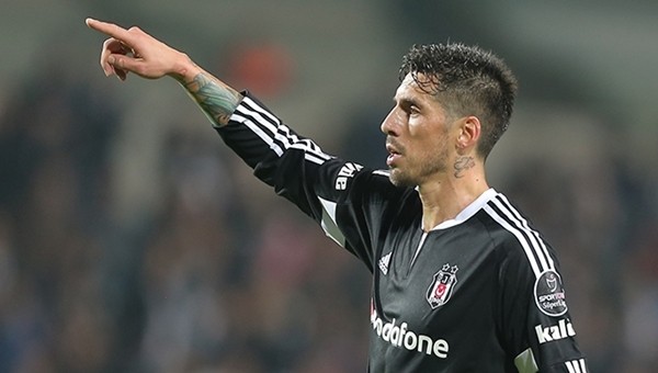 Beşiktaş Transfer Haberleri: Jose Sosa'ya teklif üstüne teklif