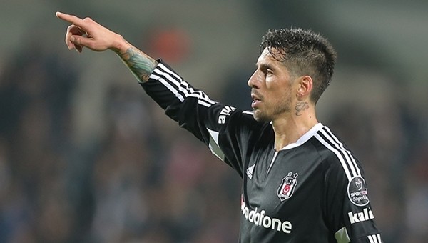 Beşiktaş Haberleri: Jose Sosa'ya teklif üstüne teklif