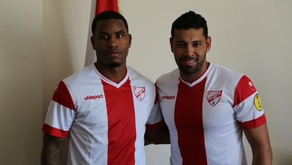  Andre Santos ve Rydell Poepon imzaları attı