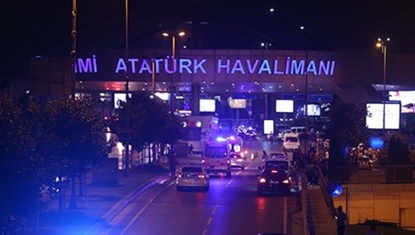 Futbolcular Atatürk Havalimanındaki hain saldırıyı kınadı