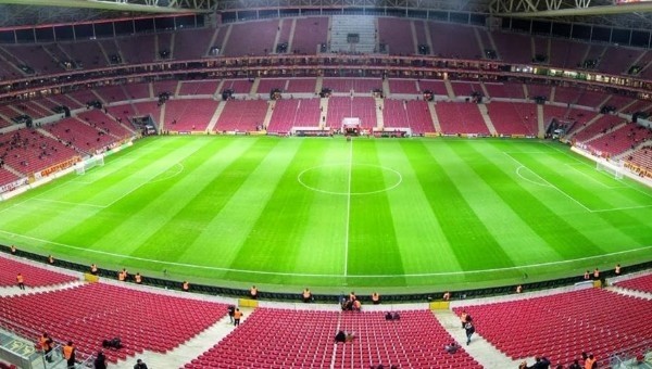 Galatasaray Haberleri: Kombine satışında darbe