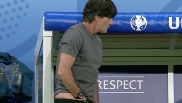 Euro 2016 Haberleri: Joachim Löw elini pantolonundan içeri soktuğu an için özür diledi