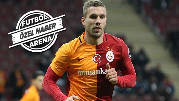 Lukas Podolski gidiyor