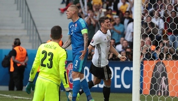 Mario Gomez'i tarihe geçiren gol - İZLE