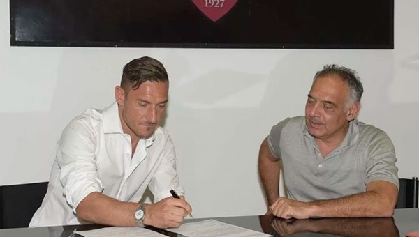 Haberleri: Roma, Francesco Totti sözleşme uzattı