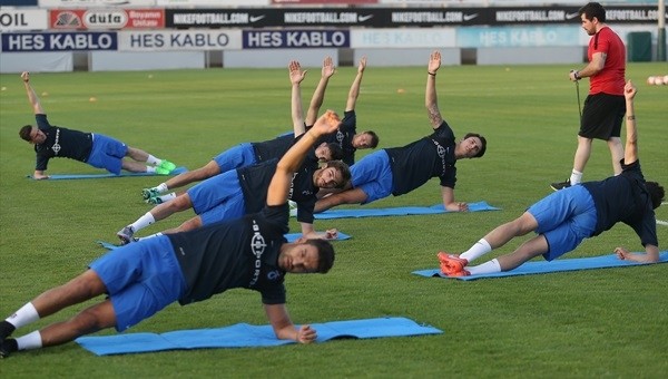  Ersun Yanal sezonu erken açtırdı