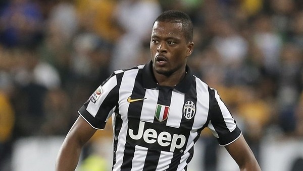 Haberleri: Juventus, Patrice Evra ile sözleşme uzattı