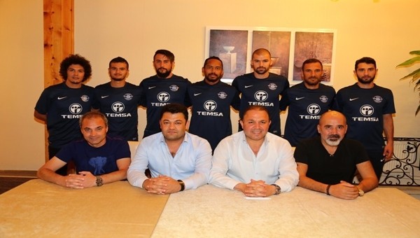 Adana Demirspor'da toplu imza töreni