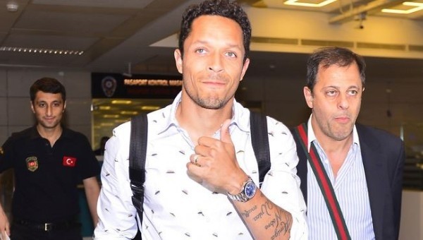 Beşiktaş, Adriano'yu ucuza nasıl transfer etti?