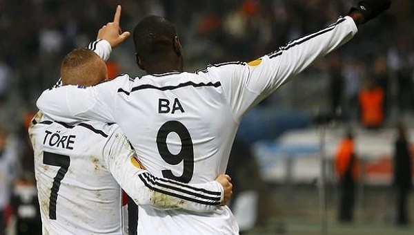 Beşiktaşlı futbolculardan ayağı kırılan Demba Ba'ya destek