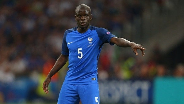 Chelsea, Leicester City'den N'Golo Kante'yi transfer etti