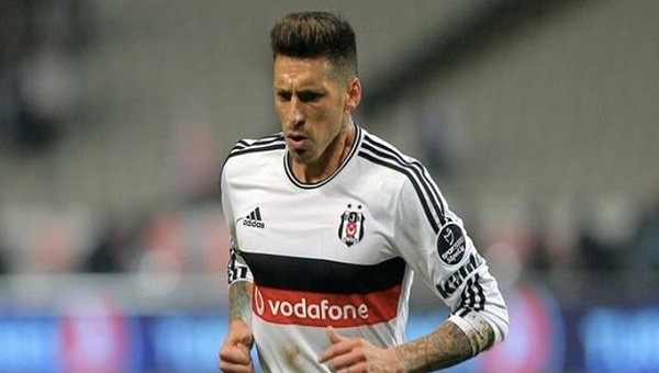 Eşyalarını toplamaya başladı. Jose Sosa'nın...