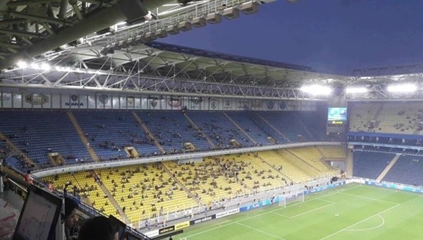 Fenerbahçe - Monaco maçında tribünler boş kaldı