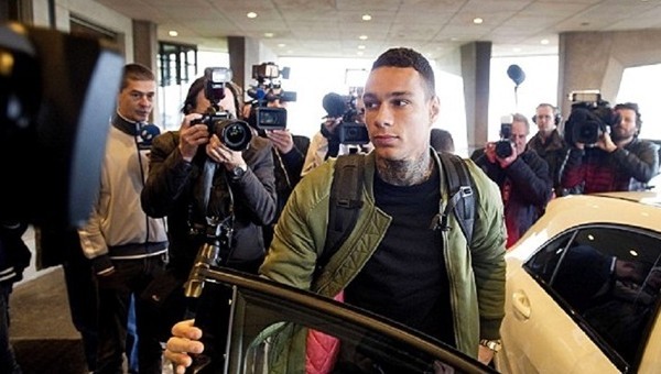 Fenerbahçe'den Van der Wiel açıklaması