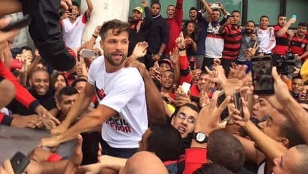 Flamengo taraftarları Diego Ribas'ıbüyük coşkuyla karşıladı