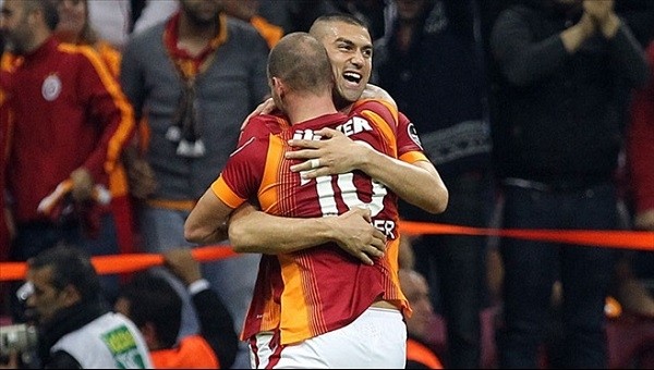  Burak Yılmaz'dan Sneijder'e destek