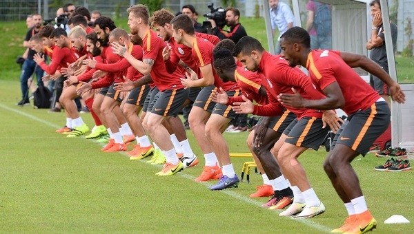Galatasaray Manchester United'a hazırlanıyor