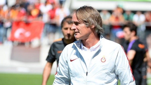 Galatasaray Teknik Direktörü Riekerink'ten darbe açıklaması