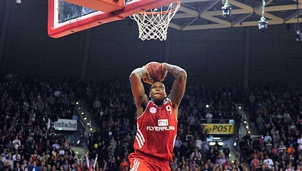   Deon Thompson imzayı attı