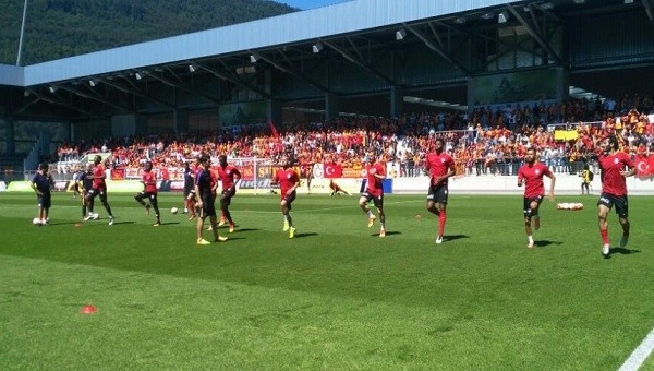 Hazırlık maçında 'yönetim istifa' G.Saraylılar